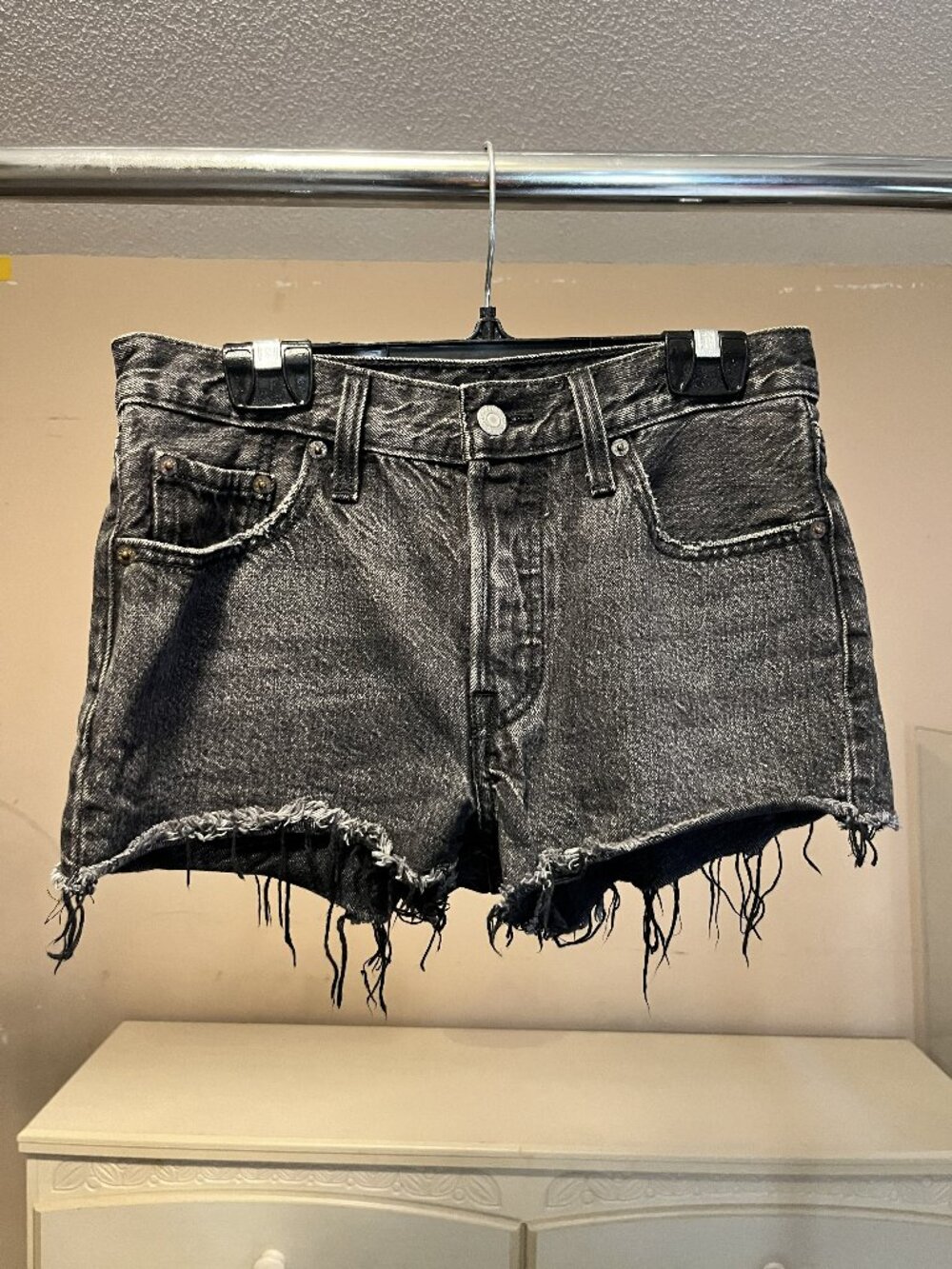 Levi’s 501 Women’s in Fun Night Mid Rise Black Cut-Off Shorts